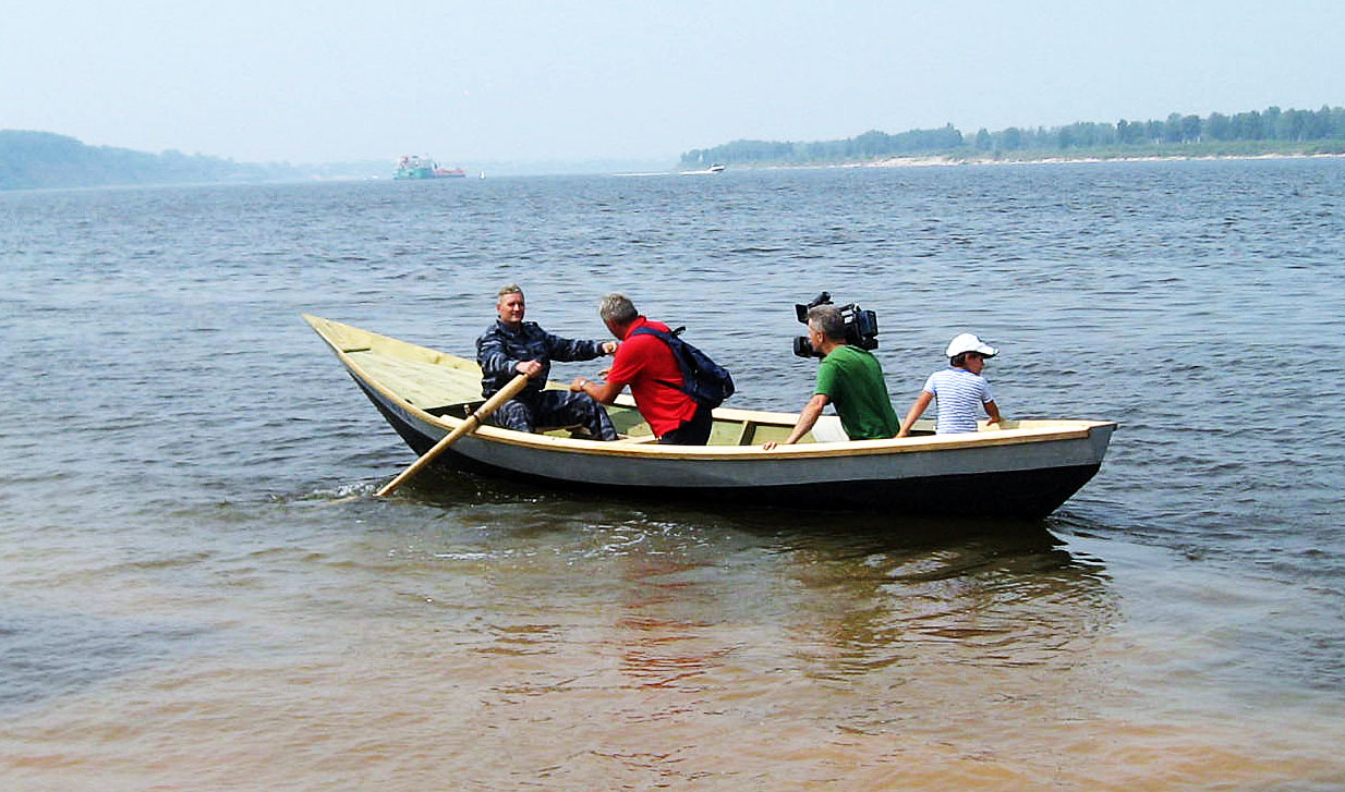 Лодка деревянная самодельная Великовражка. Фото Николая Денисова
